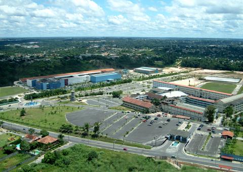 Bandidos invadem setor financeiro da Nilton Lins, rendem funcionários e roubam só   R$ 5 mil